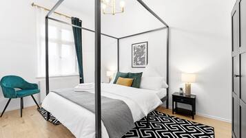 3 bedrooms, desk, iron/ironing board, free WiFi