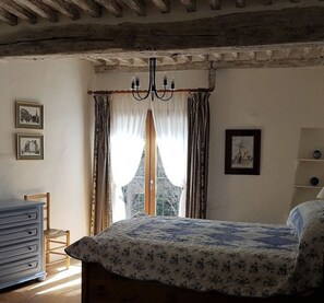 2 chambres, fer et planche à repasser, Wi-Fi, draps fournis