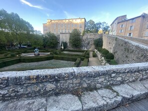 Enceinte de lâhĂ©bergement