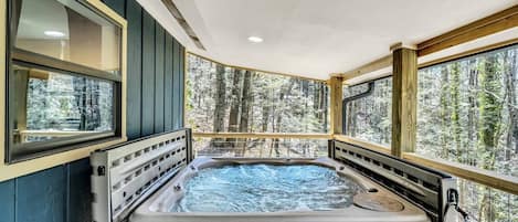Indoor spa tub