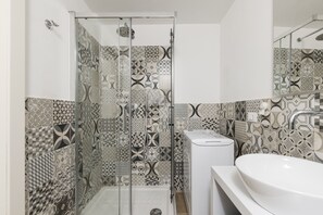 Shower, hair dryer, bidet, towels - Casa Sottosopra by Wonderful Italy (Ostuni)