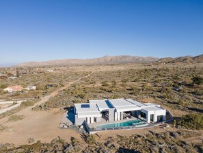Exterior - Vanguard by Fieldtrip | 5 Bd Private Luxury with Infinity Pool & Game Room (Yucca Valley)