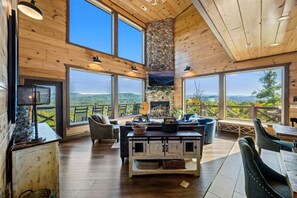 Fernseher, Kamin