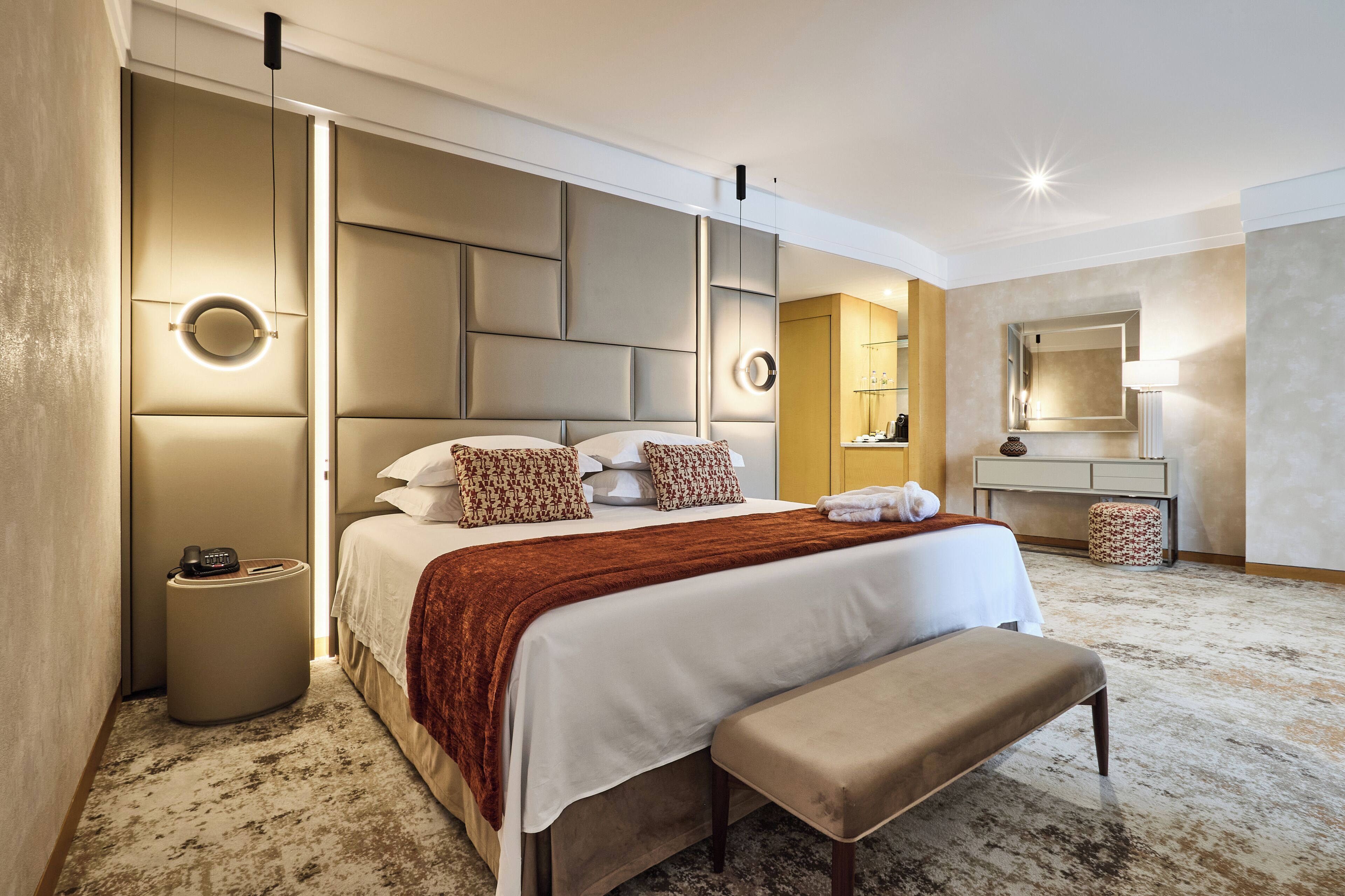 Junior-Suite | Hochwertige Bettwaren, Minibar, Zimmersafe, individuell eingerichtet