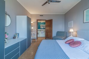 1 chambre, fer et planche à repasser, Wi-Fi gratuit, draps fournis