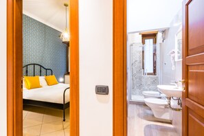 Dusche, Haartrockner, Bidet, Handtücher