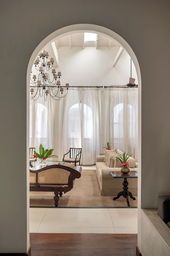 42 Lighthouse Street