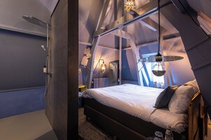 Double Room, Ensuite | Bathroom | Free toiletries, hair dryer, towels