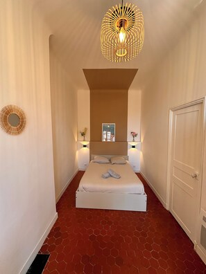 1 camera, una scrivania, Wi-Fi gratuito, lenzuola