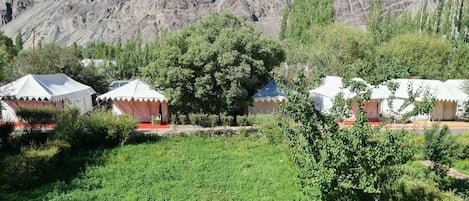 Vista frontal de la propiedad