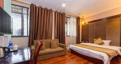 Yuzhong Baguo Hotel