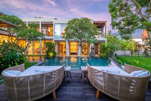 Outdoor pool - Stunning 4BR Private Villa in Canggu (Canggu)