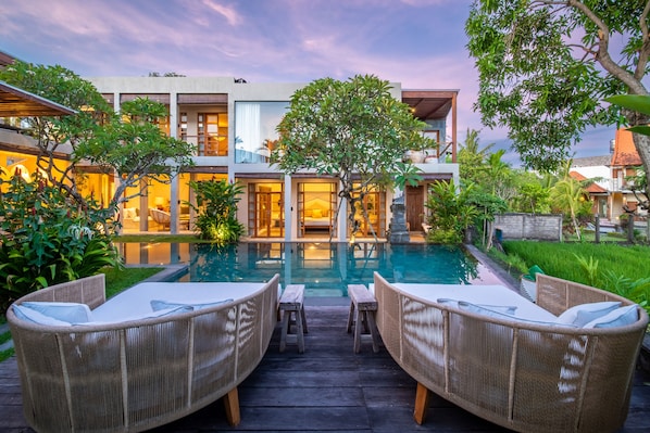 Outdoor pool - Stunning 4BR Private Villa in Canggu (Canggu)
