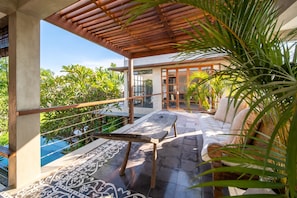 Living room - Stunning 4BR Private Villa in Canggu (Canggu)