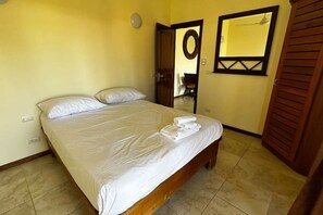 2 室のベッドルーム、アイロン / アイロン台、WiFi、ベッドシーツ