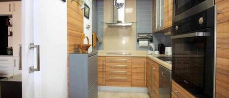 Réfrigérateur, micro-ondes, four, lave-vaisselle