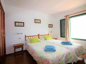 1 bedroom, iron/ironing board, free WiFi, bed sheets - Barbara Beach House . (Costa Teguise)