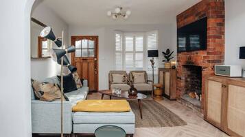 Smart TV, stereo, offices