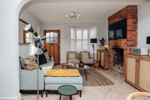 Smart TV, stereo, offices