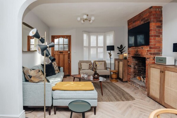 Smart-TV, stereoanlegg og kontorer