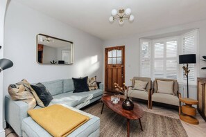 Smart-TV, stereoanlegg og kontorer