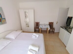 1 bedroom, WiFi, bed sheets - Cozy Studio Near Center and Beach (Novalja)