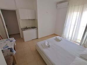 1 bedroom, WiFi, bed sheets - Cozy Studio Near Center and Beach (Novalja)