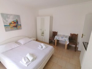 1 bedroom, WiFi, bed sheets - Cozy Studio Near Center and Beach (Novalja)