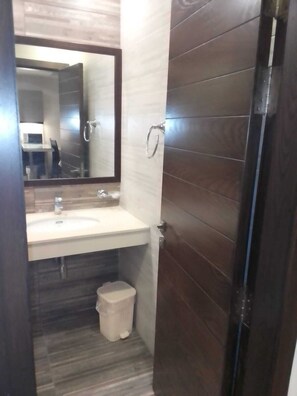 タオル、石鹸、シャンプー