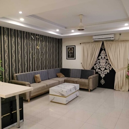 Lavish Living Apartments & Suites