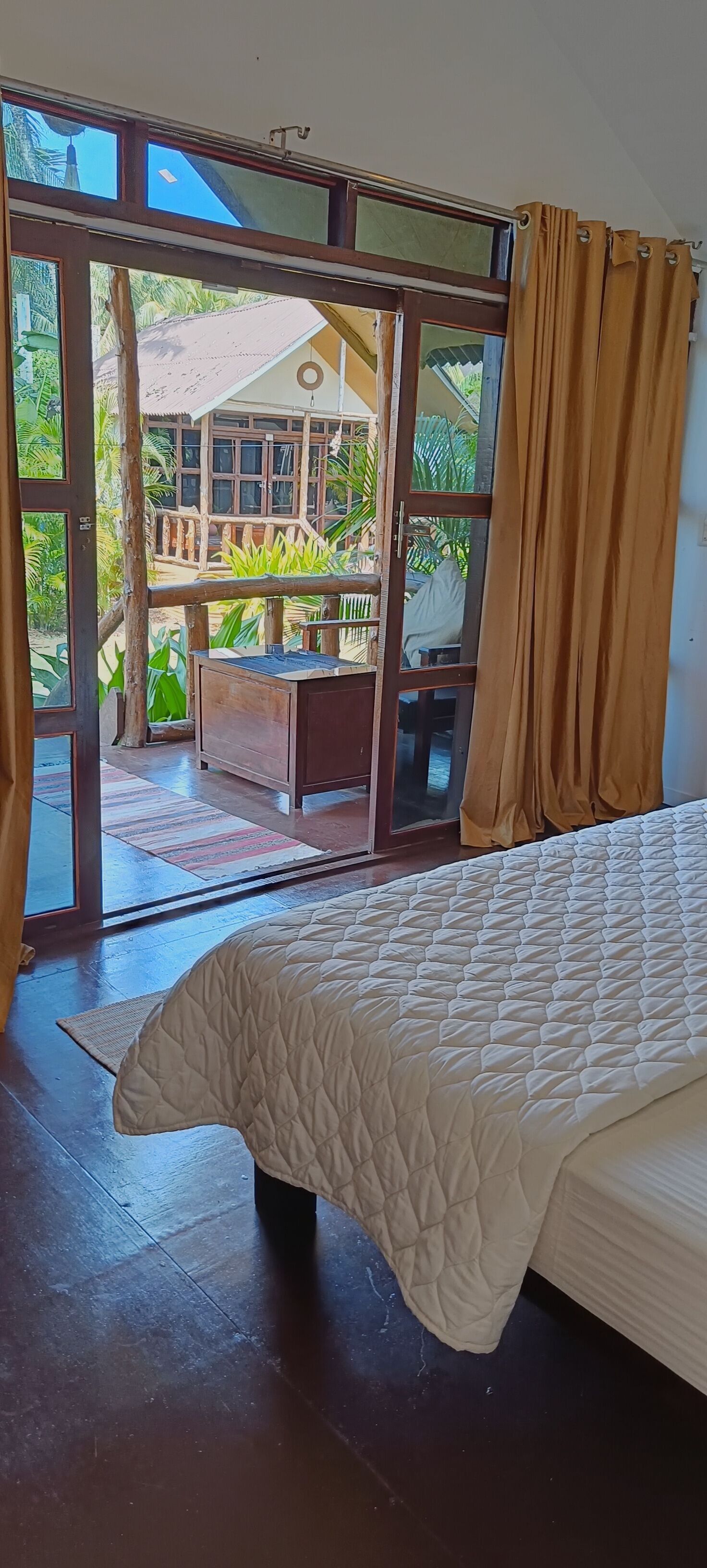Laptop workspace, soundproofing, iron/ironing board, free WiFi