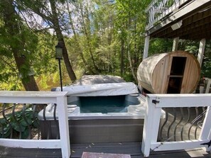 Outdoor spa tub