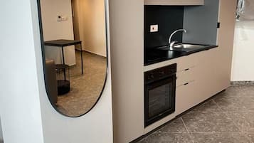 Full-size fridge, espresso maker, coffee/tea maker, electric kettle