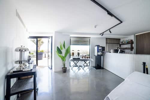 Colazione a pagamento, servita tutte le mattine