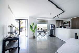 Daily cooked-to-order breakfast (EUR 15 per person)