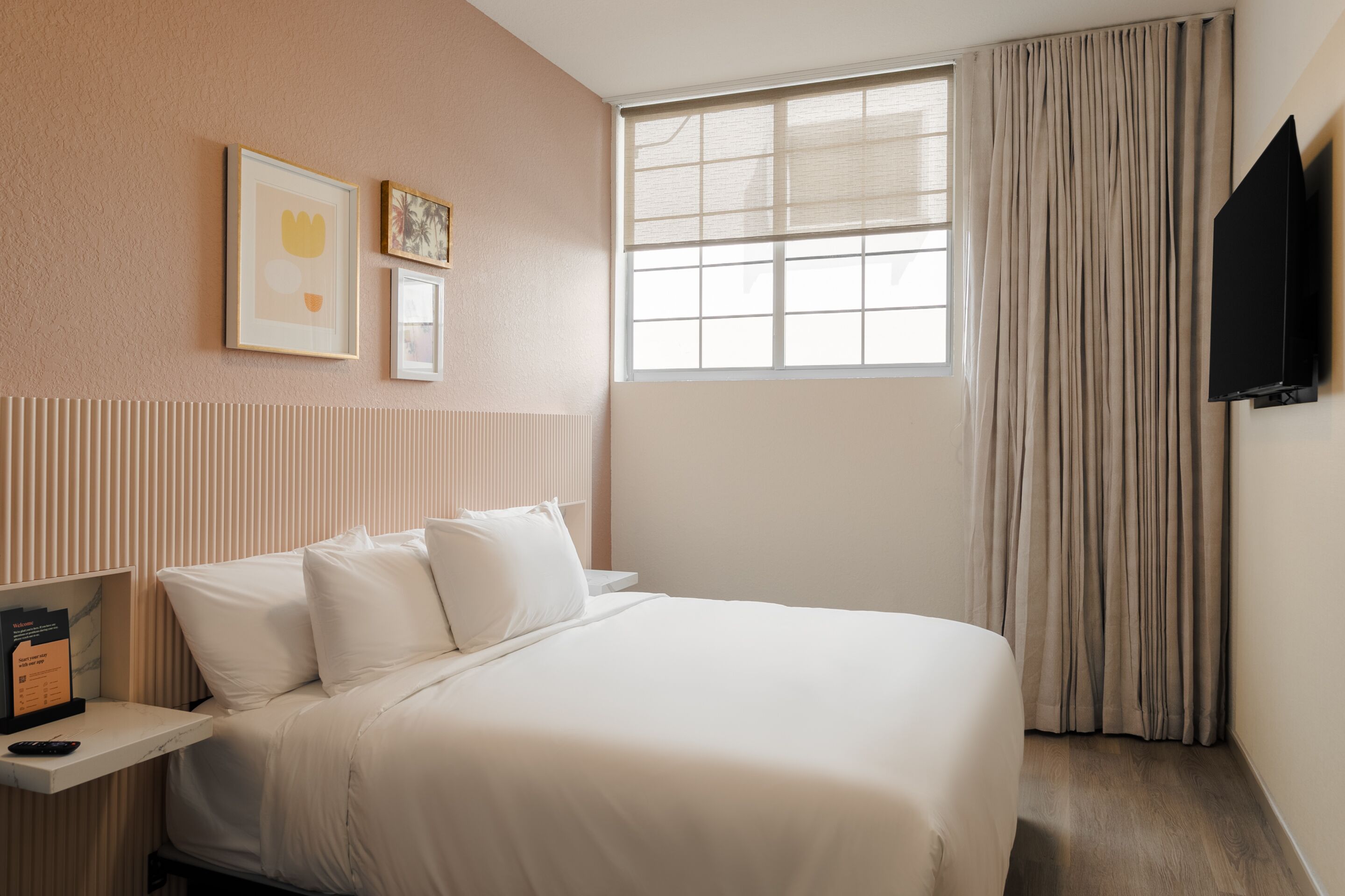 Found Miami Beach powered by Sonder | Accessible King Room