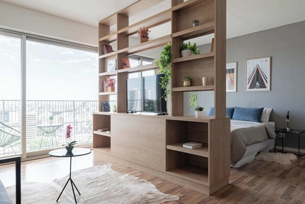 2 dormitorios, escritorio, tabla de planchar con plancha y wifi