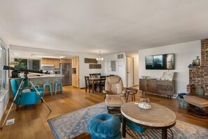 Smart TV, fireplace, offices