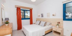 1 chambre, coffres-forts dans les chambres, fer et planche à repasser