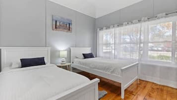 2 quartos, ferros/tábuas de passar roupa, Wi-Fi de cortesia