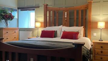 6 bedrooms, iron/ironing board, travel crib, free WiFi