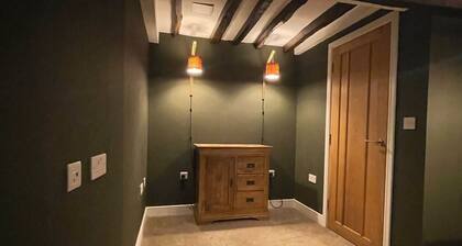 Luxury 6 Bedroom Townhouse - Central Stamford