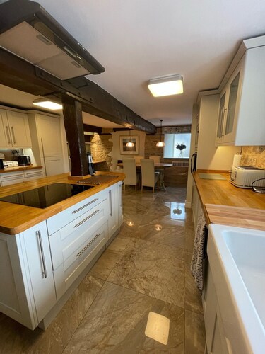 Luxury 6 Bedroom Townhouse - Central Stamford