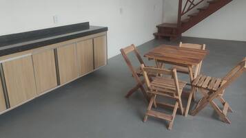 Café da manhã com pratos da culinária local grátis todos os dias
