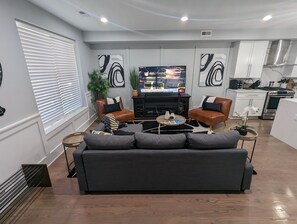 Smart TV - Beautiful Home in Washington DC (Washington)