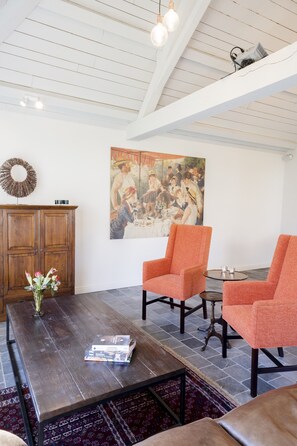 Family Cabin, 2 Double Beds | Living area