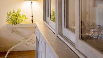 Family Cabin, Multiple Beds | Soundproofing, free WiFi, bed sheets