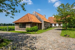 Family Cabin, 2 Double Beds | Soundproofing, free WiFi, bed sheets