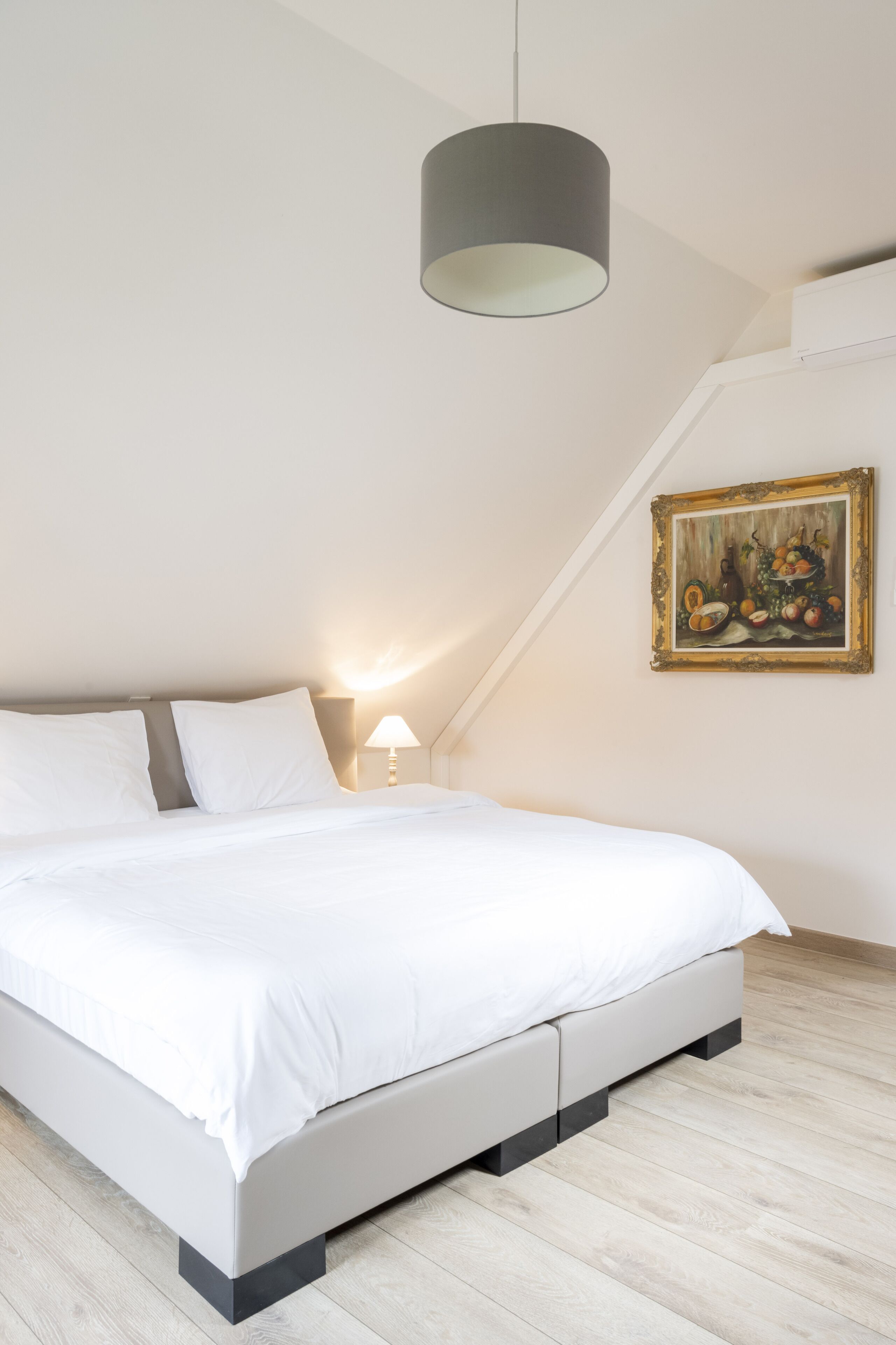 家庭套房 | 隔音、免费 WiFi、床单