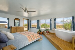 3 habitaciones, tabla de planchar con plancha, internet y ropa de cama 